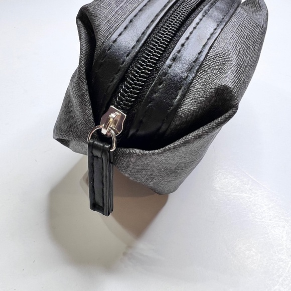 TUMI FOR DELTA Airlines Empty Gray Makeup Bag Pouch Amenity - Picture 4 of 12